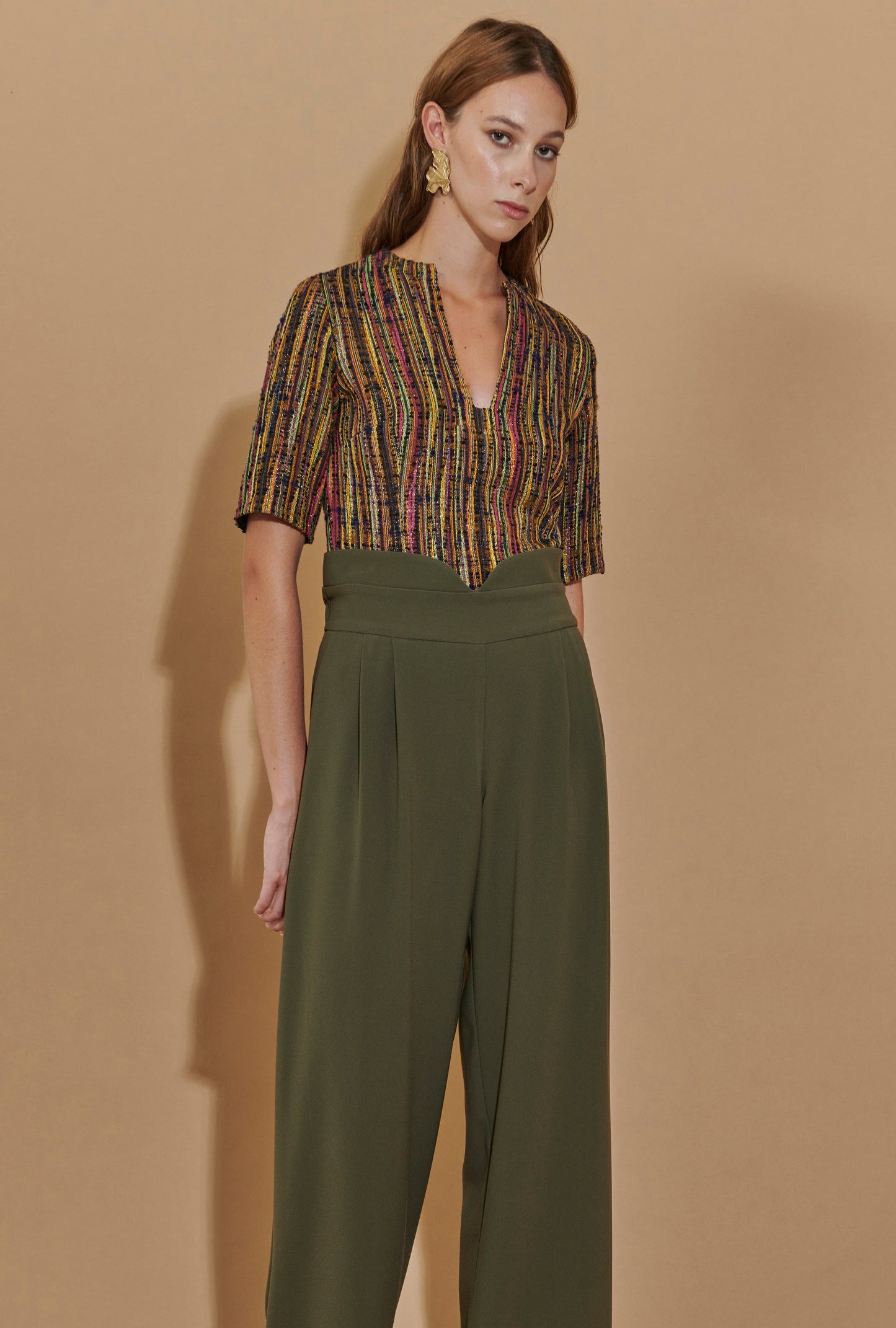 Blusa con Scollatura Geometrica