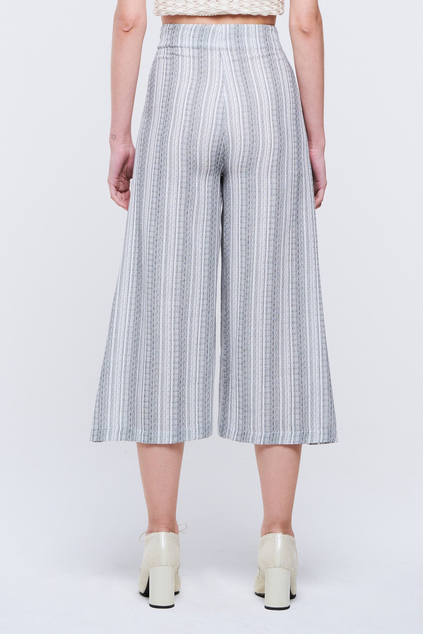 Wide trousers with gray stripes